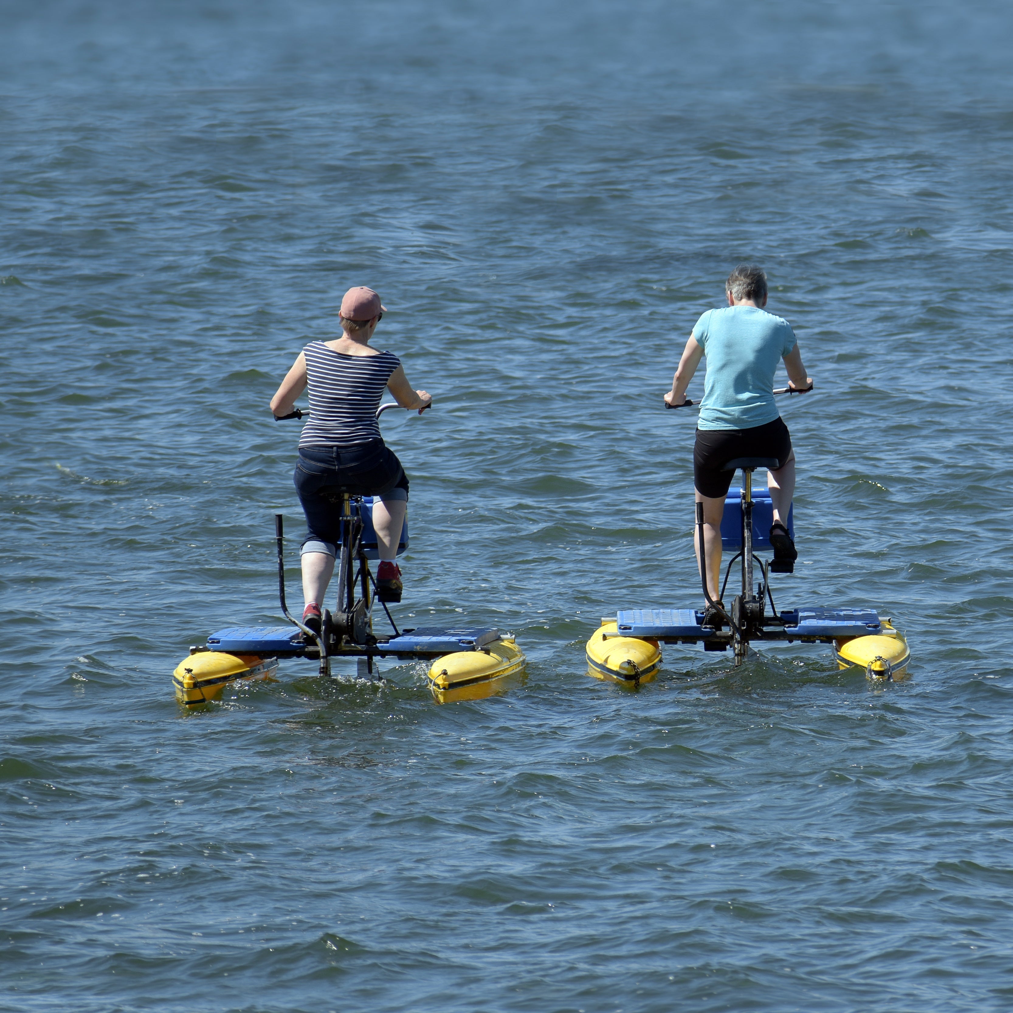 Plimbare cu Hidrobicicleta pe Lac
